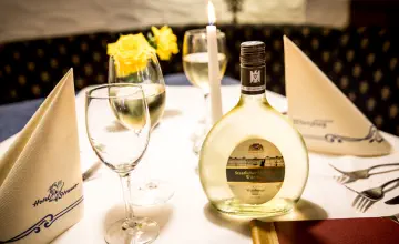 Essen im Restaurant Würzburg Restaurant Würzburg Tisch